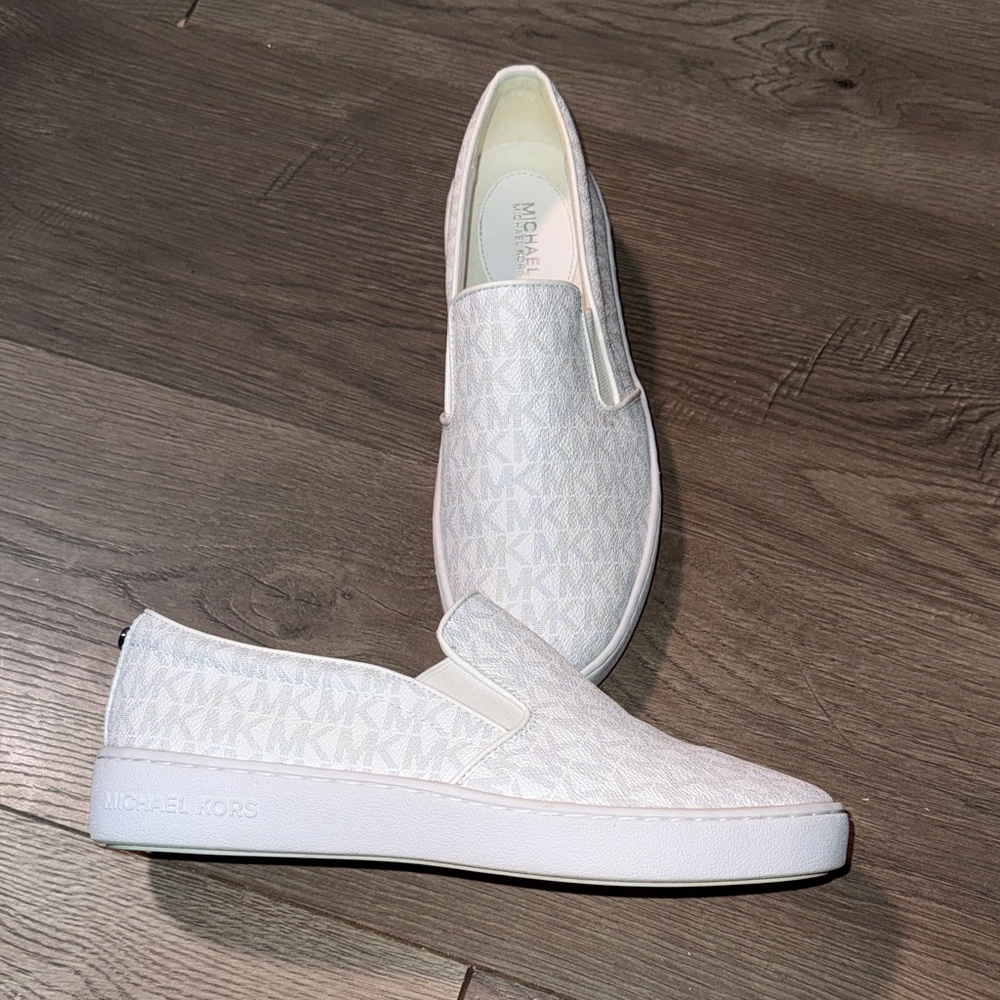 Michael Kors Teddi Signature Logo Slip-On Sneaker - Picture 4 of 8
